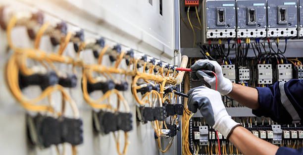 Professional Electrician technician working in Shawneeland, VA